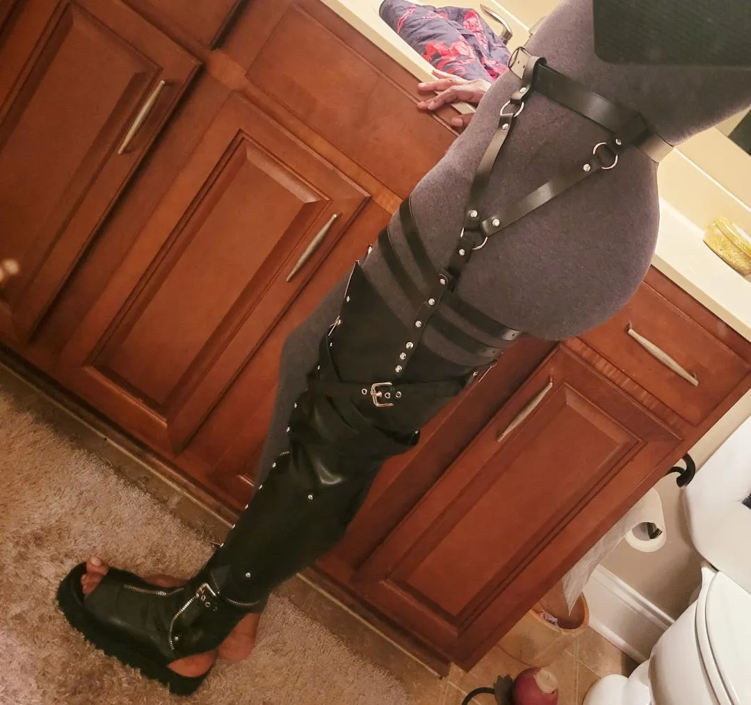 Zipper Garter Flat Boots